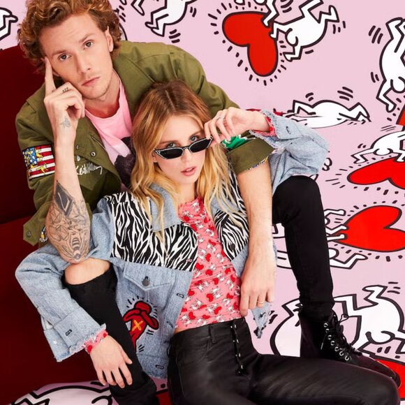 Alice + Olivia X Keith Haring Delaina Holding Heart Crop Top - Picture 2 of 10